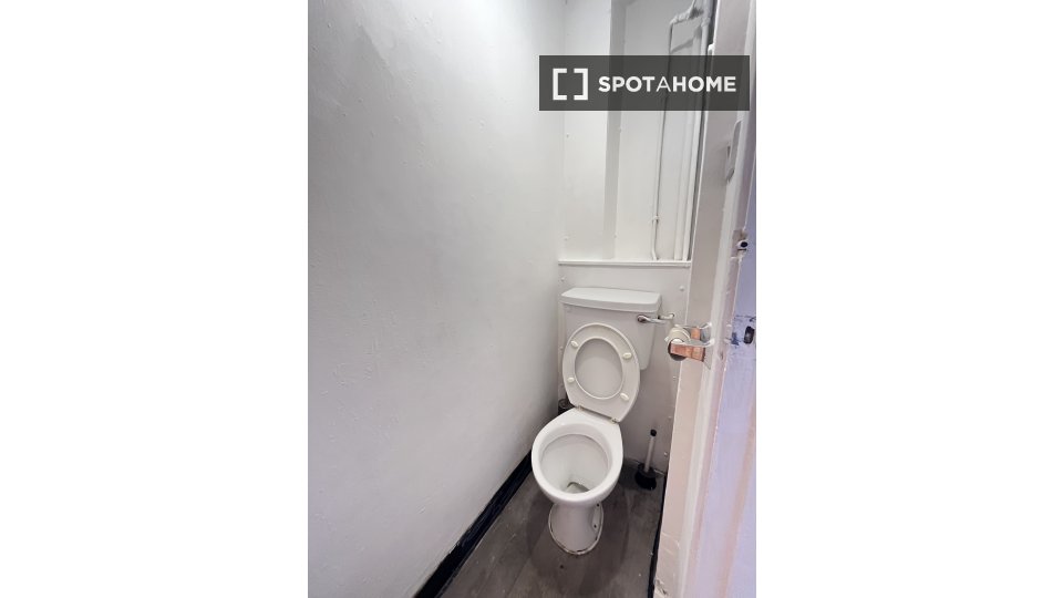 Double room London, 4 beds, 12m² — photo 2
