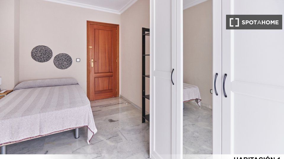 Double room Seville, 4 beds — photo 4