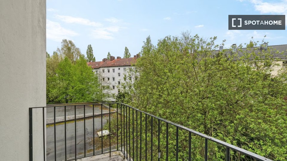 Double room Hamburg, 3 beds, 87m² — photo 7