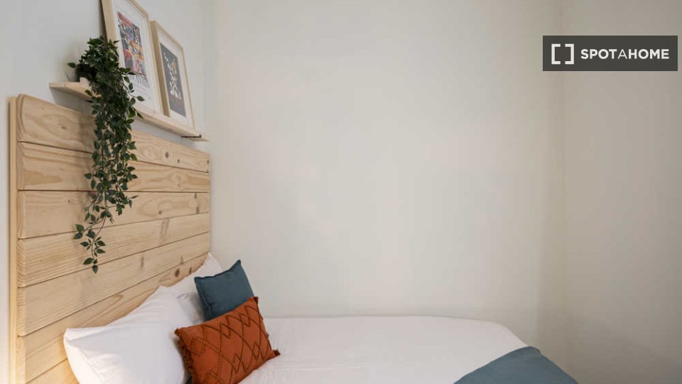 Double room Madrid, 17 beds — photo 49