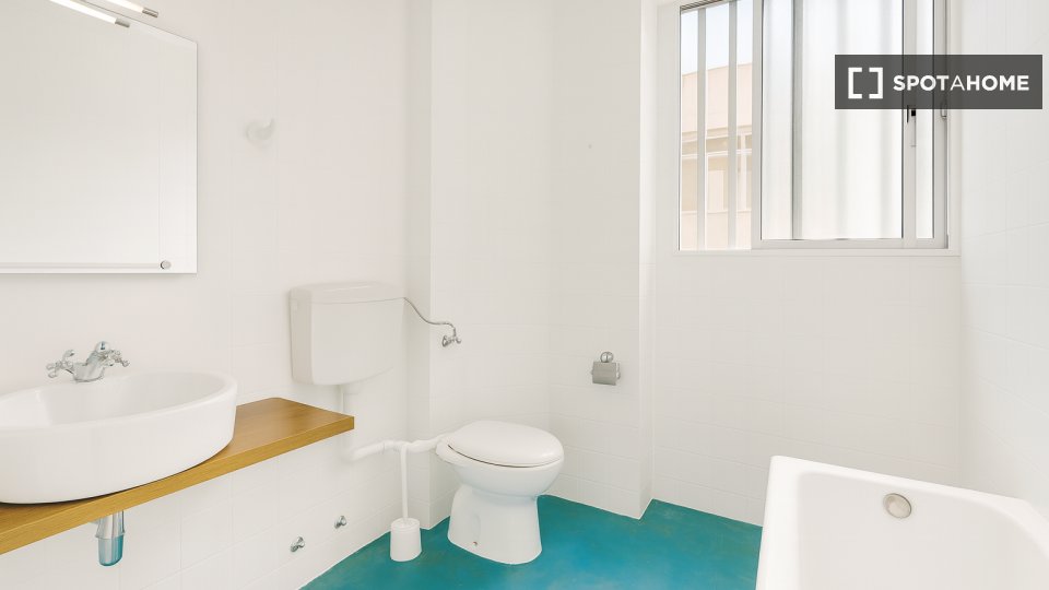Double room Lisbon, 4 beds — photo 40