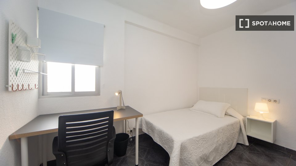 Double room Granada, 3 beds, 75m² — photo 26