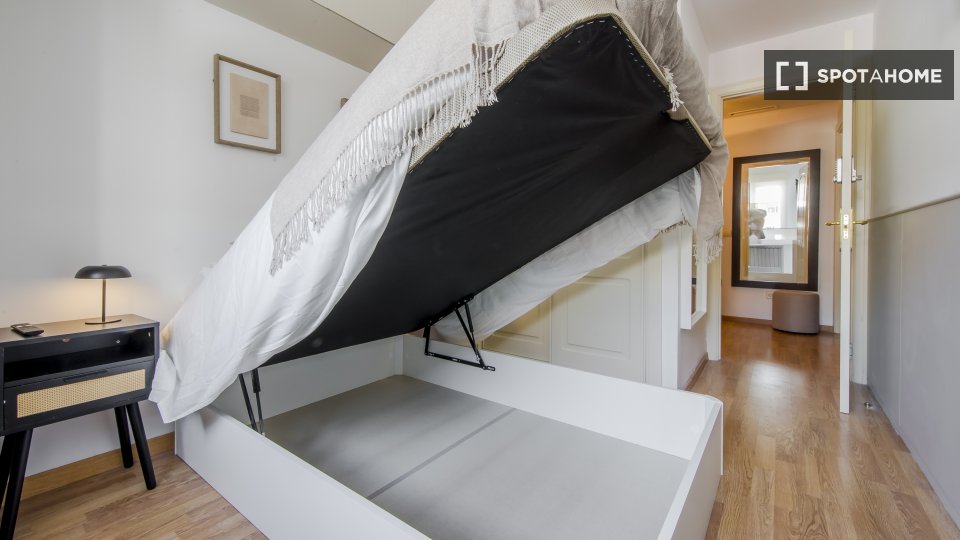 Double room Madrid, 5 beds — photo 15