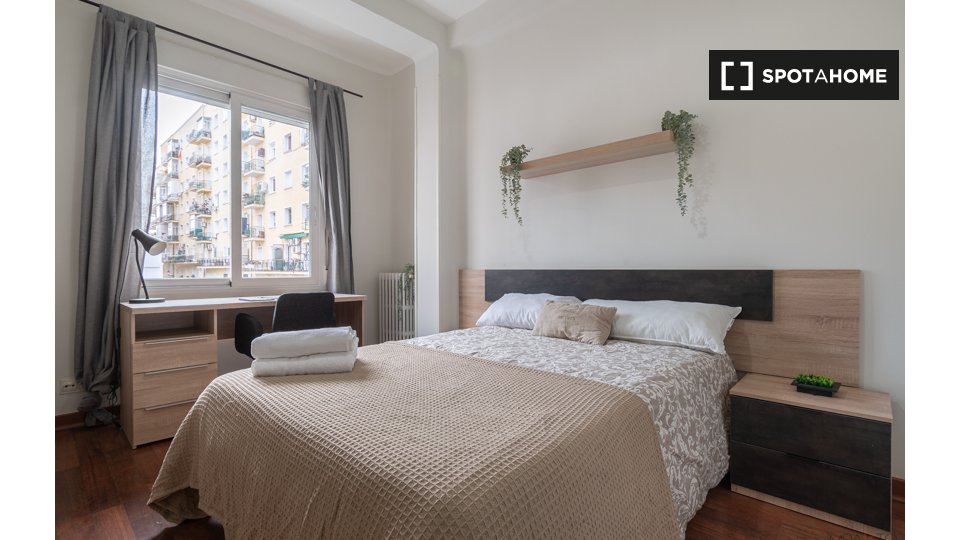 Double room Madrid, 5 beds, 113m² — photo 3