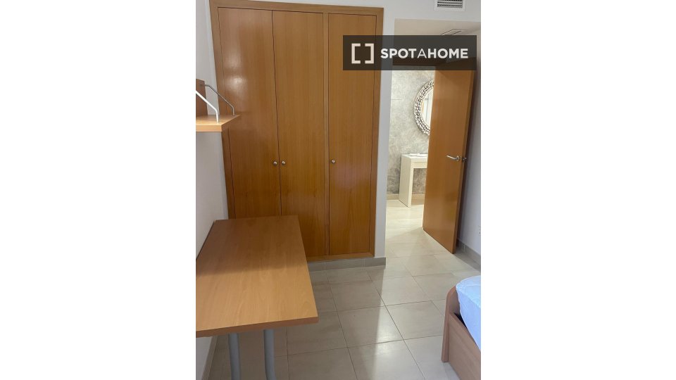 Apartment Valencia, 3 beds — photo 17