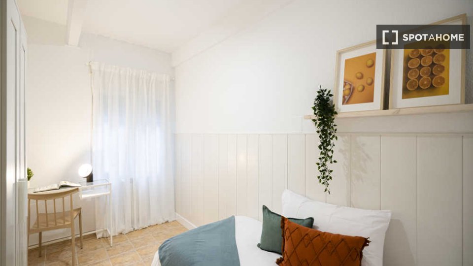 Double room Madrid, 25 beds, 600m² — photo 1