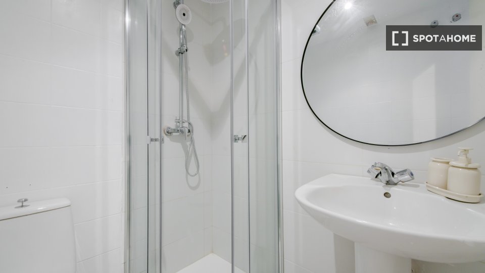 Double room Madrid, 5 beds — photo 31