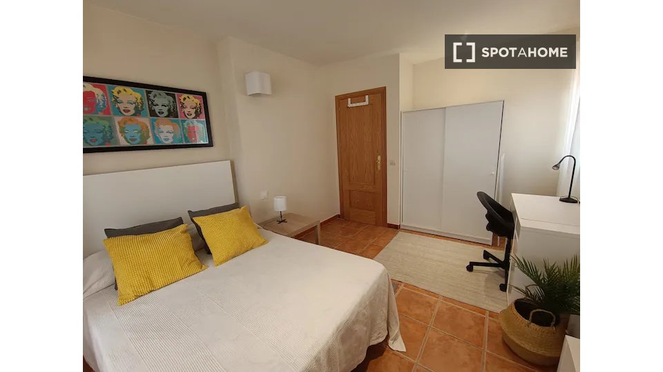 Double room Madrid, 5 beds — photo 17