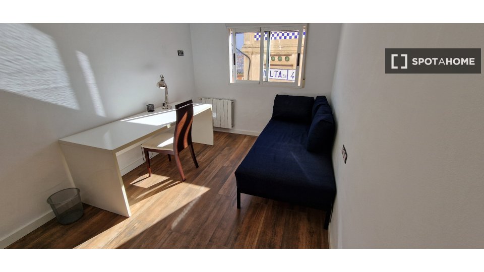 Double room Valencia, 3 beds — photo 21