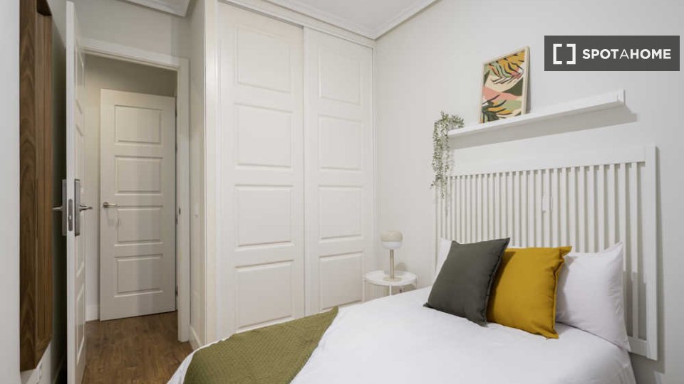Double room Madrid, 5 beds — photo 22