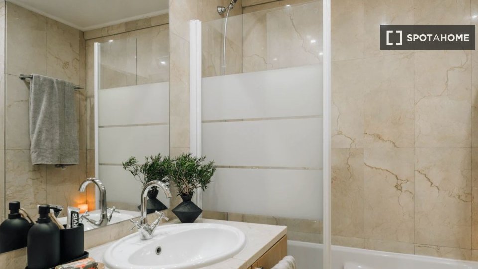Apartment Lisbon, 2 beds — photo 13