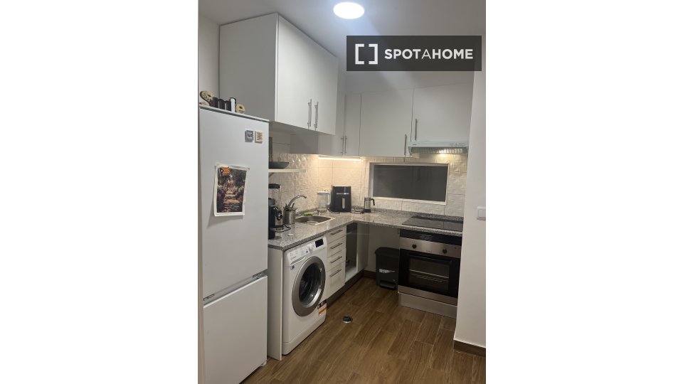 Apartment Lisbon, 2 beds, 70m² — photo 2
