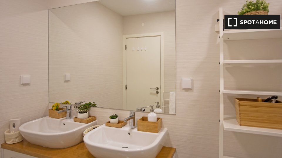Apartment Lisbon, 1 bed — photo 11