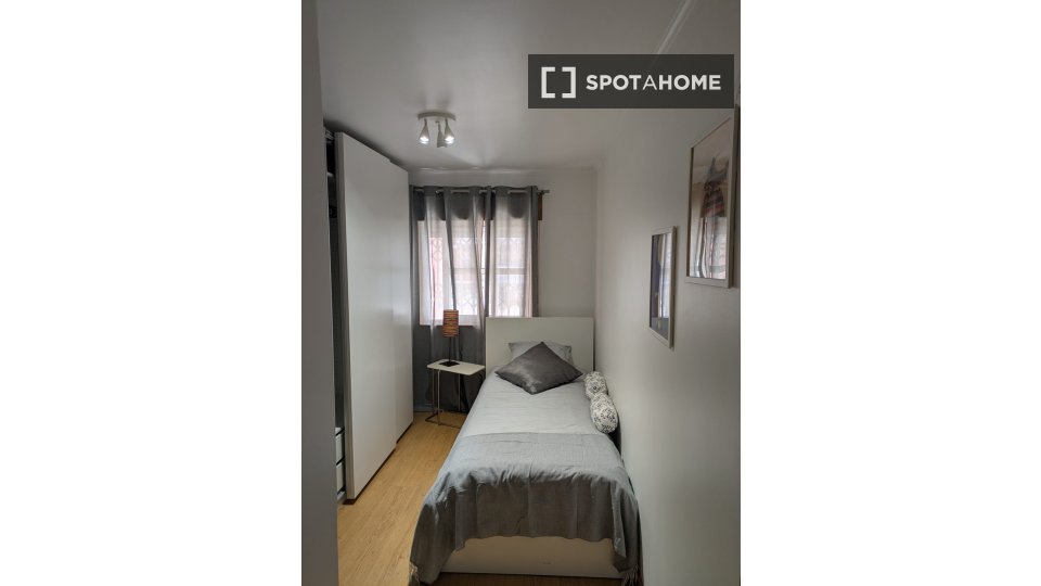 Double room Lisbon, 4 beds, 120m² — photo 11