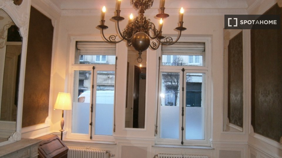 Double room Brussels, 2 beds, 35m² — photo 7