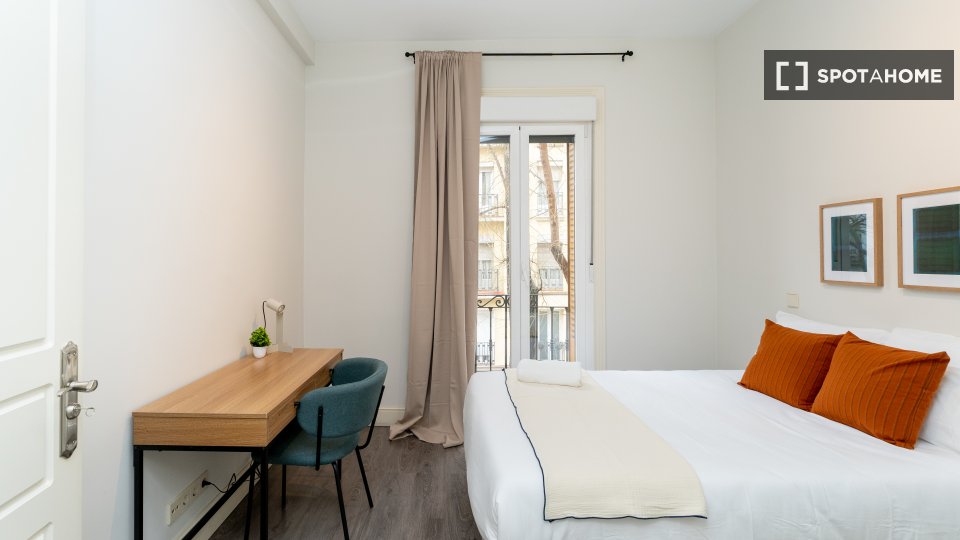 Double room Madrid, 5 beds — photo 5