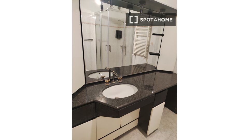 Double room Rome, 3 beds, 100m² — photo 1