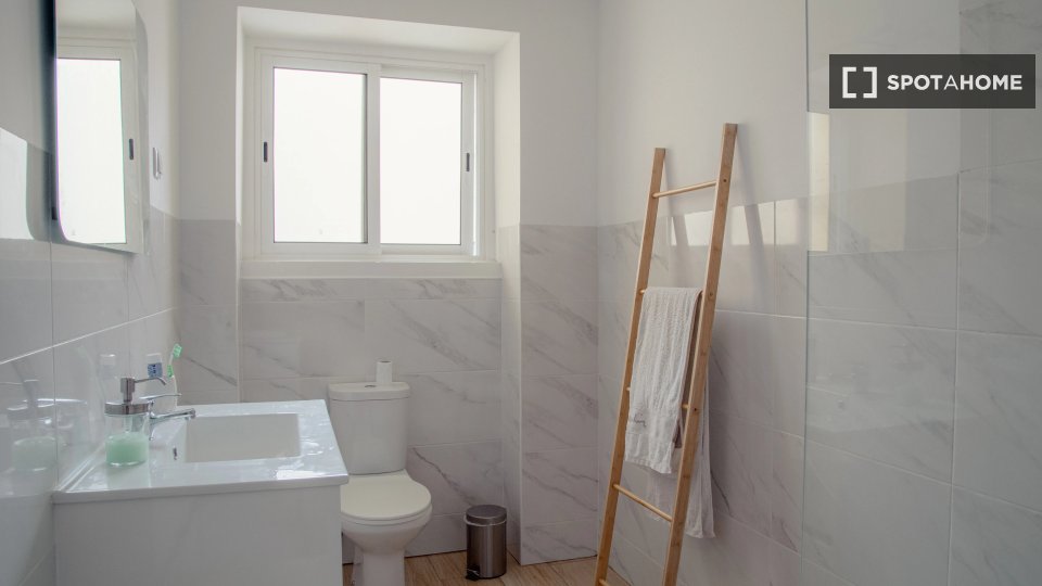 Double room Lisbon, 6 beds — photo 11