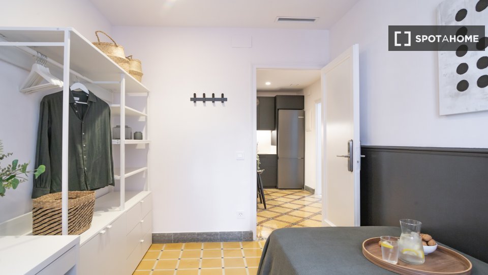 Camera in appartamento con 15 camere da letto, Camp d'en Grassot i Gracia Nova - en Barcelona