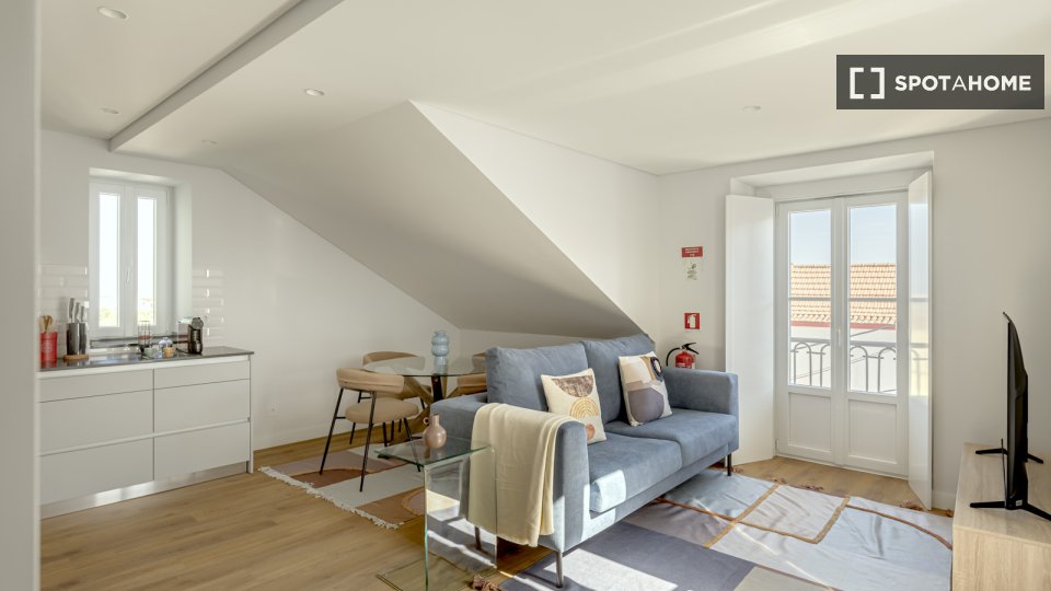 Apartment Lisbon, 2 beds, 80m² — photo 16