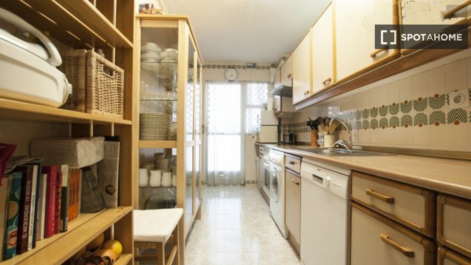Double room Madrid, 1 bed, 120m² — photo 21