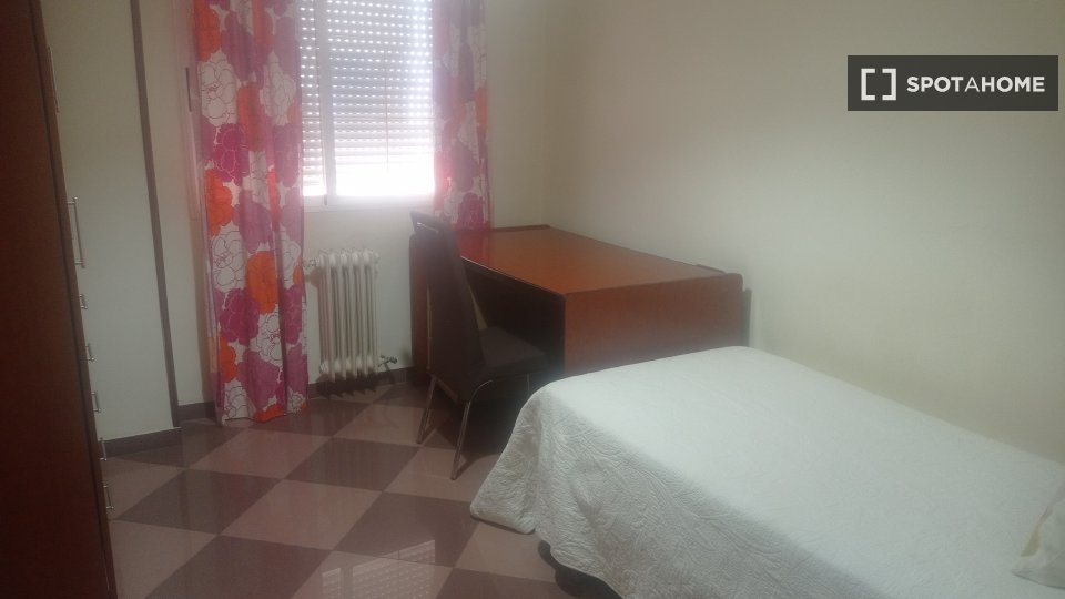 Double room Jaen, 3 beds — photo 7