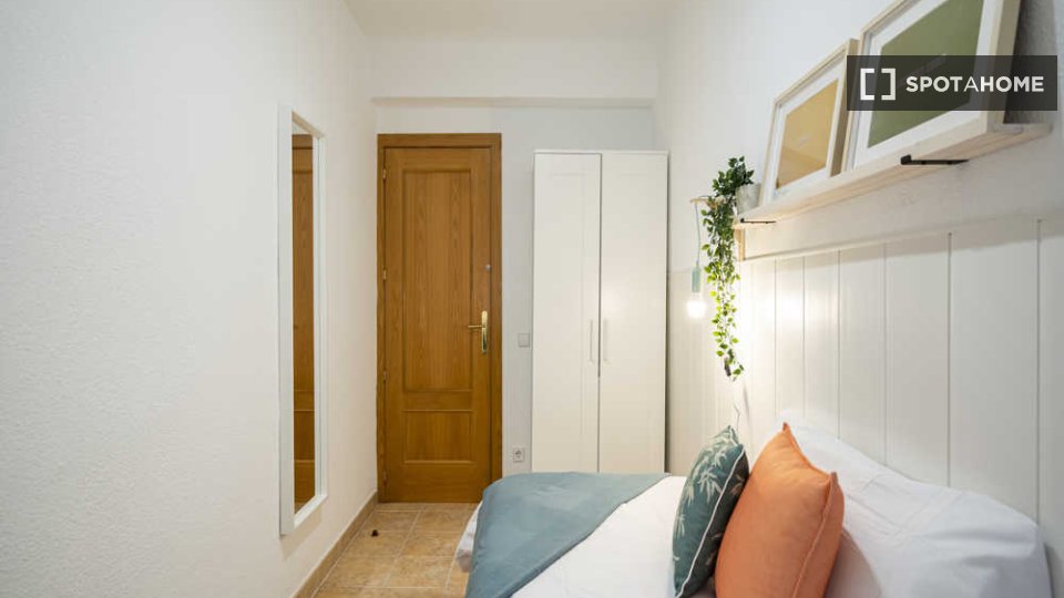 Double room Madrid, 25 beds — photo 57