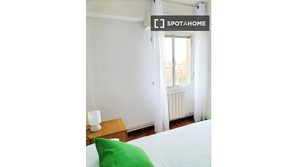 Double room Madrid, 3 beds, 95m² — photo 3