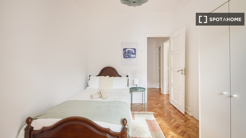 Double room Lisbon, 6 beds — photo 9