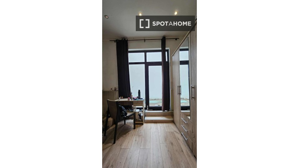 Double room Brussels, 6 beds, 250m² — photo 1