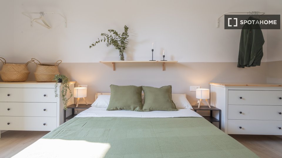 Double room Barcelona, 4 beds, 90m² — photo 7