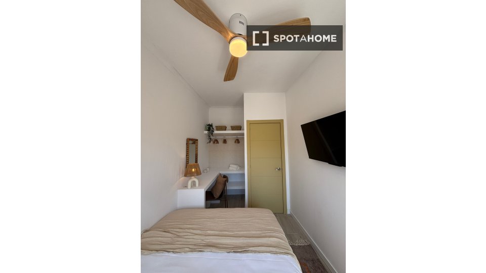 Double room Barcelona, 4 beds, 70m² — photo 6