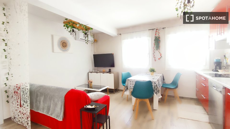 Double room Madrid, 3 beds, 85m² — photo 3