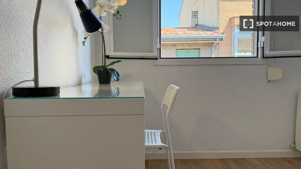 Double room Madrid, 3 beds — photo 43