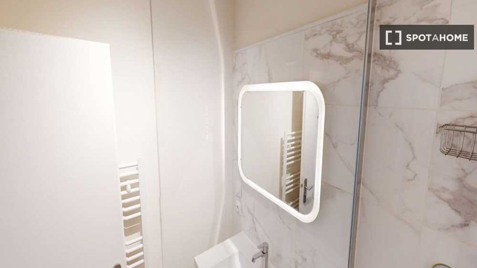 Double room Lyon, 3 beds, 70m² — photo 15