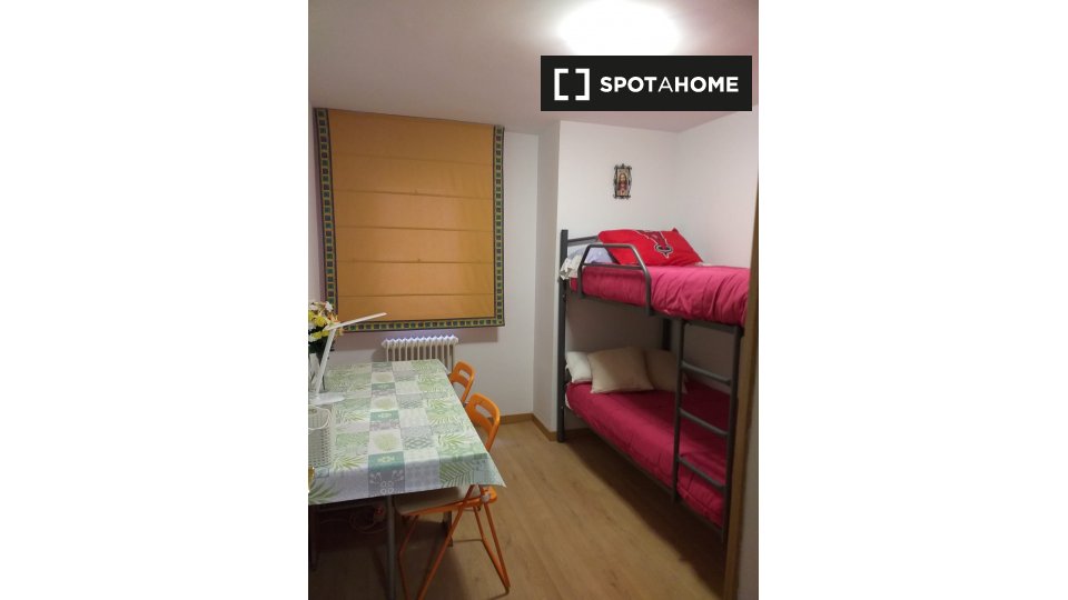 Double room Madrid, 2 beds — photo 1