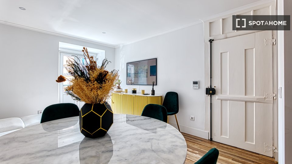 Apartment Lisbon, 1 bed, 70m² — photo 11