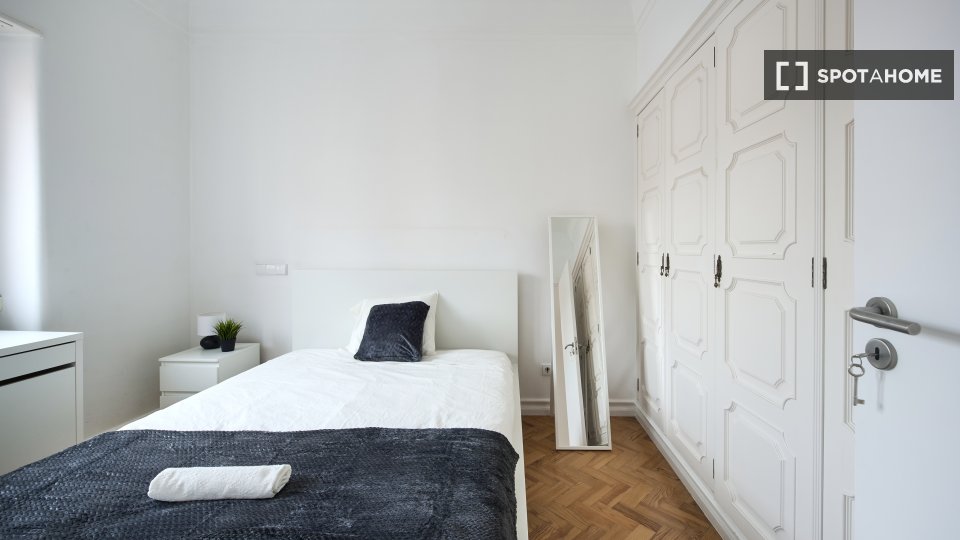 Double room Lisbon, 9 beds — photo 29