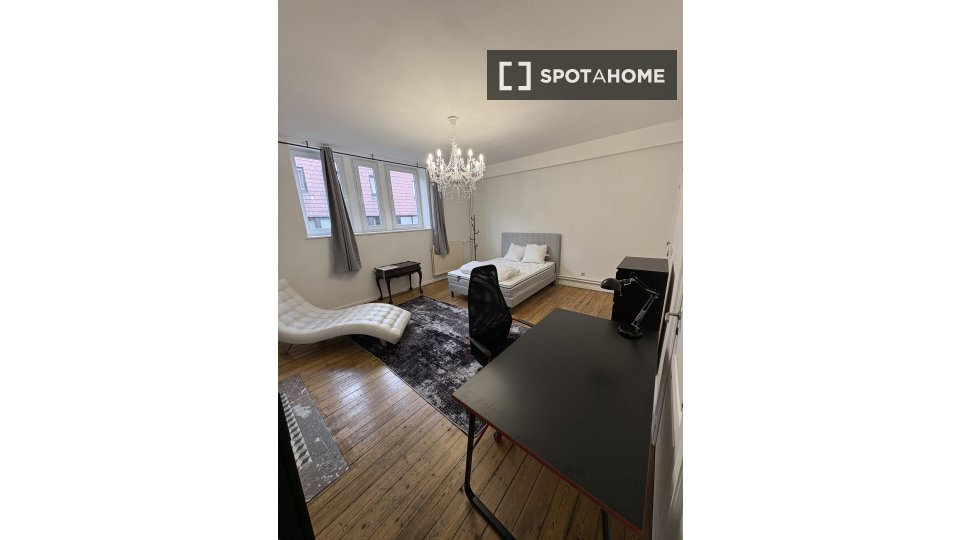Double room Brussels, 5 beds, 360m² — photo 2