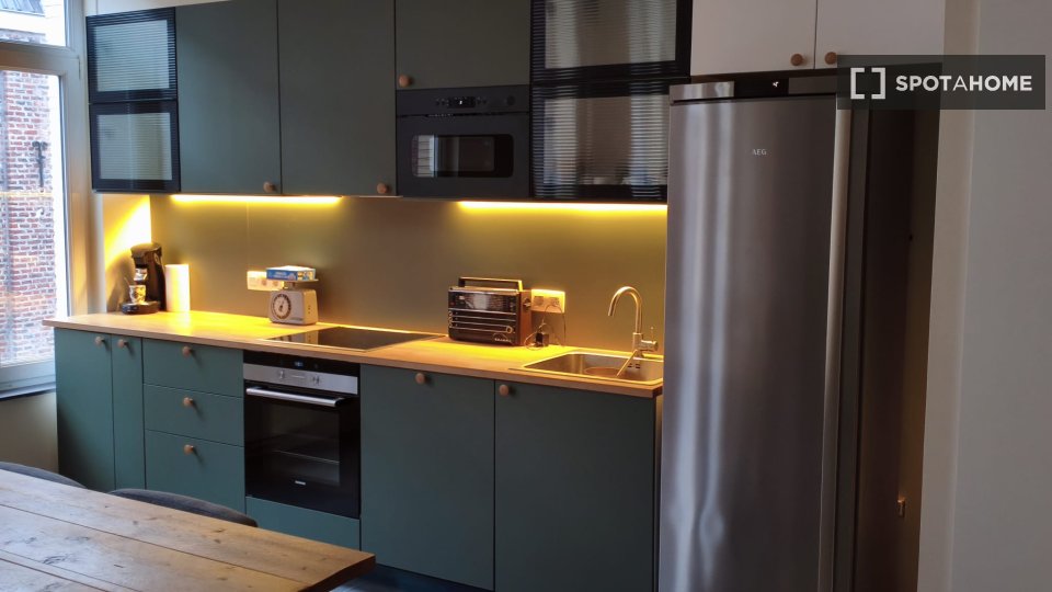 Double room Brussels, 6 beds, 130m² — photo 10