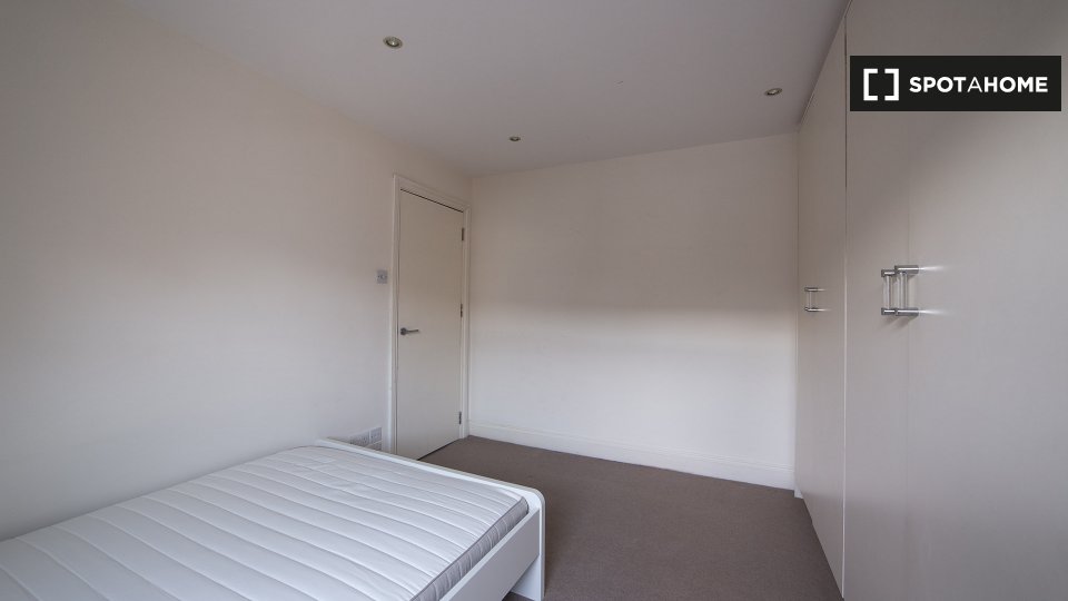 Double room London, 6 beds — photo 19