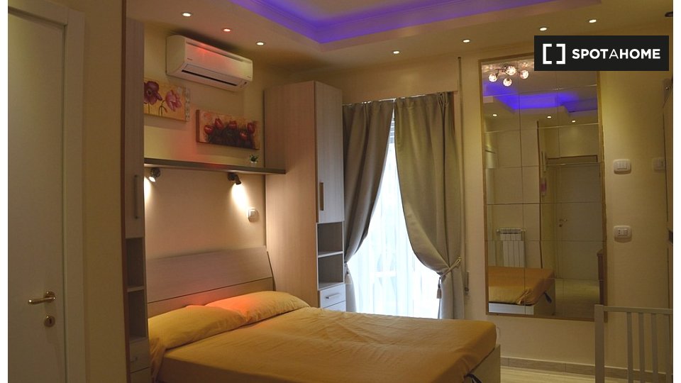 Double room Rome, 5 beds — photo 1