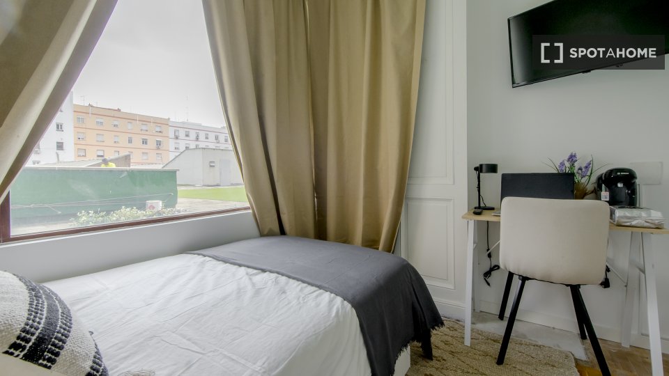 Double room Madrid, 9 beds, 190m² — photo 6