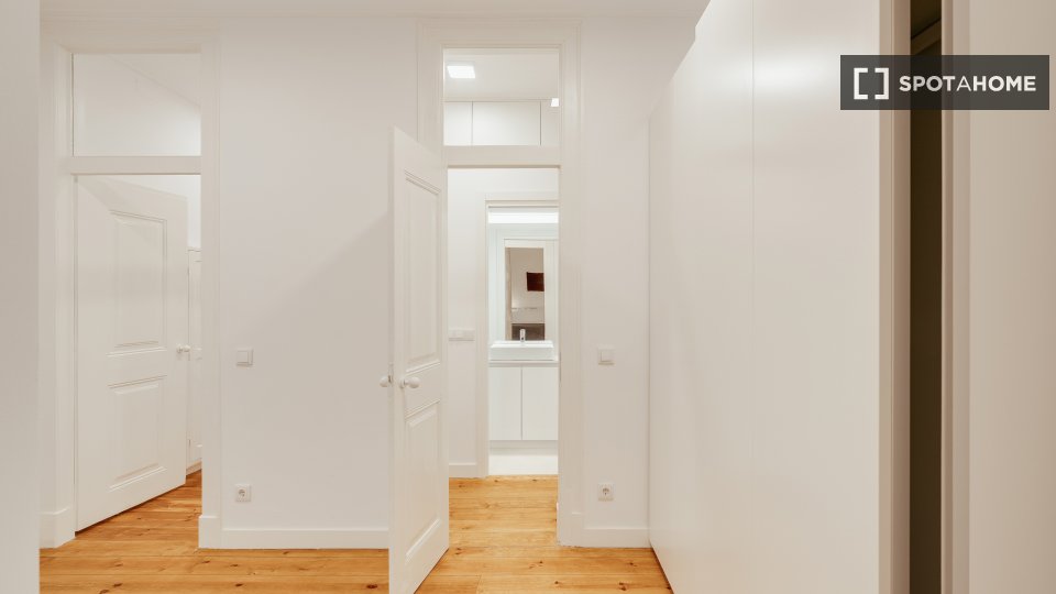 Apartment Lisbon, 2 beds, 75m² — photo 15