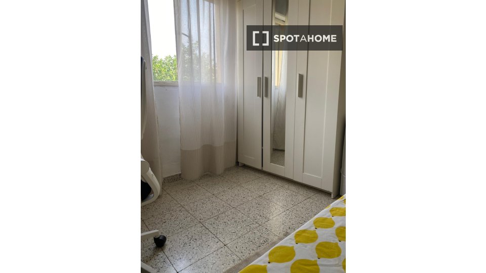 Double room Malaga, 3 beds — photo 10