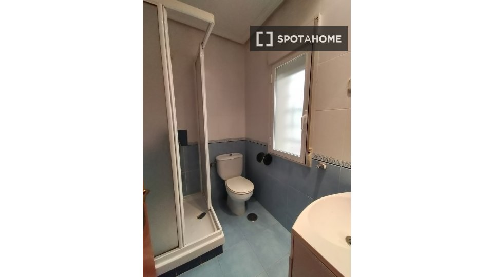 Double room Madrid, 7 beds, 90m² — photo 5