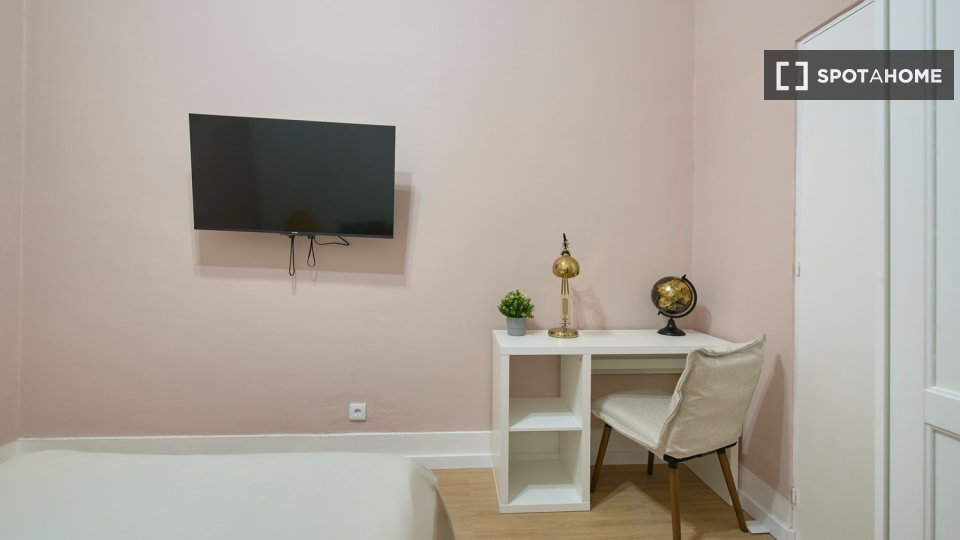 Double room Lisbon, 9 beds — photo 36