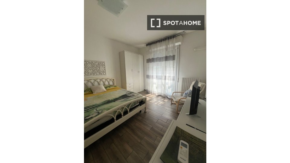 Double room Milan, 3 beds, 90m² — photo 18