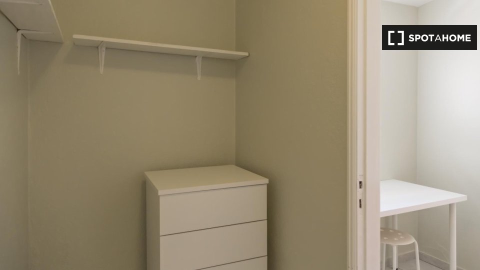 Double room Lisbon, 5 beds — photo 5