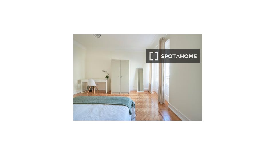 Double room Lisbon, 5 beds — photo 1